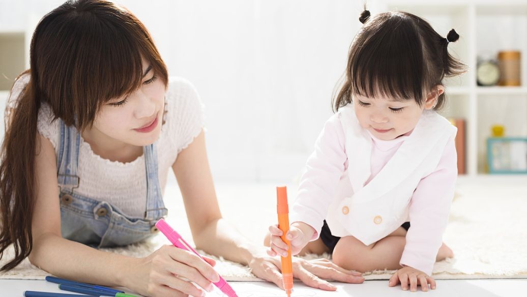 老人捡弃婴考上清华父母认亲,女子捡到弃婴7年父母找到