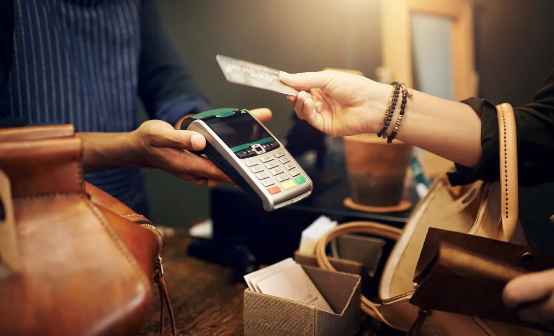 县城消费提高,经济下行为什么小镇青年消费高