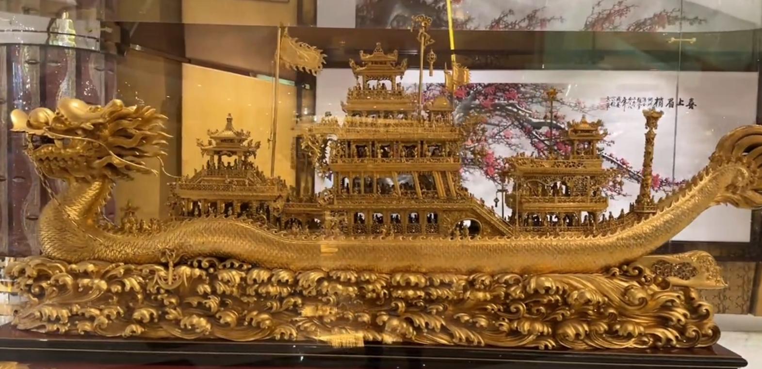 赌王多壕？1个摆件就是何超莲1场婚礼，大厅如同博物馆，龙椅亮了