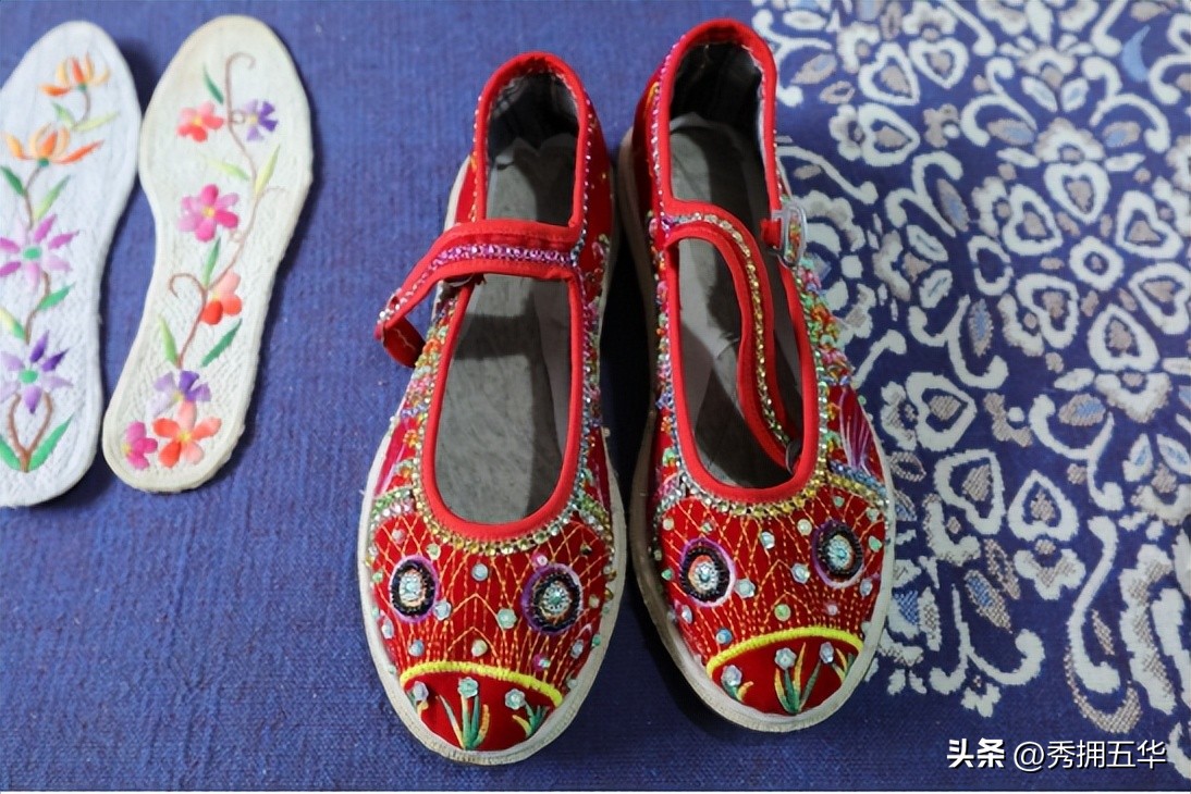 大理古城手工绣花鞋,白族手工绣花鞋