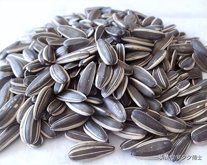 为什么坚果类能抑制老年痴呆,坚果对老年人有好处吗