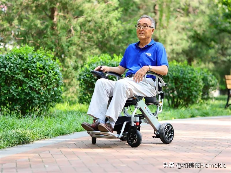 比较英洛华5521和5513电动轮椅,最新款英洛华电动轮椅车