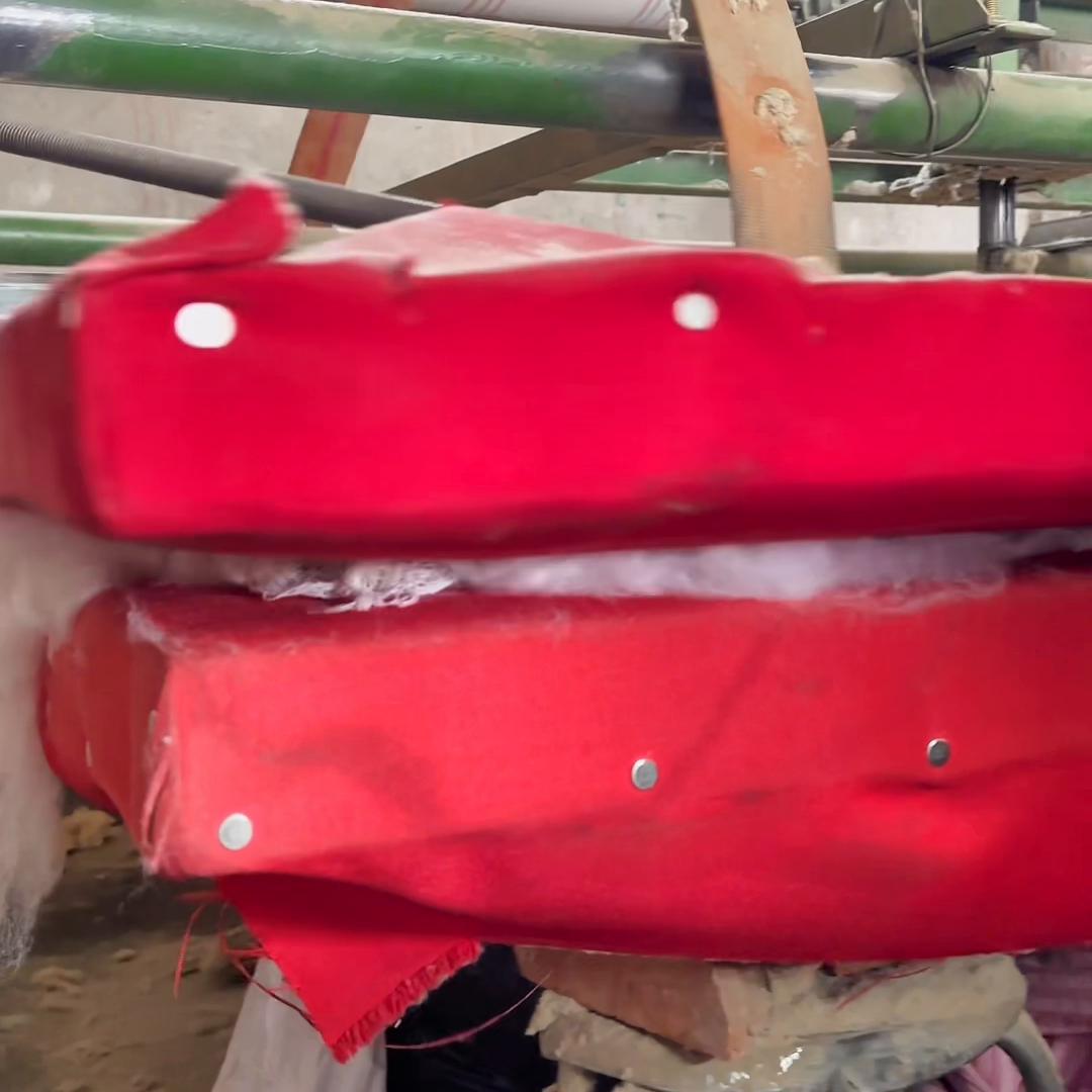 妈妈将对弟弟的母爱网进了棉花里，棉花有缠～绵的寓意，棉...