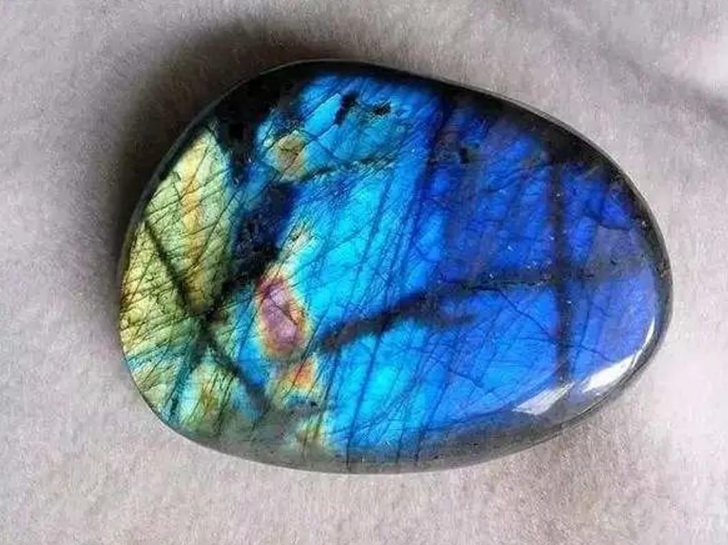 10种最漂亮的宝石,大自然中天然的蓝色宝石