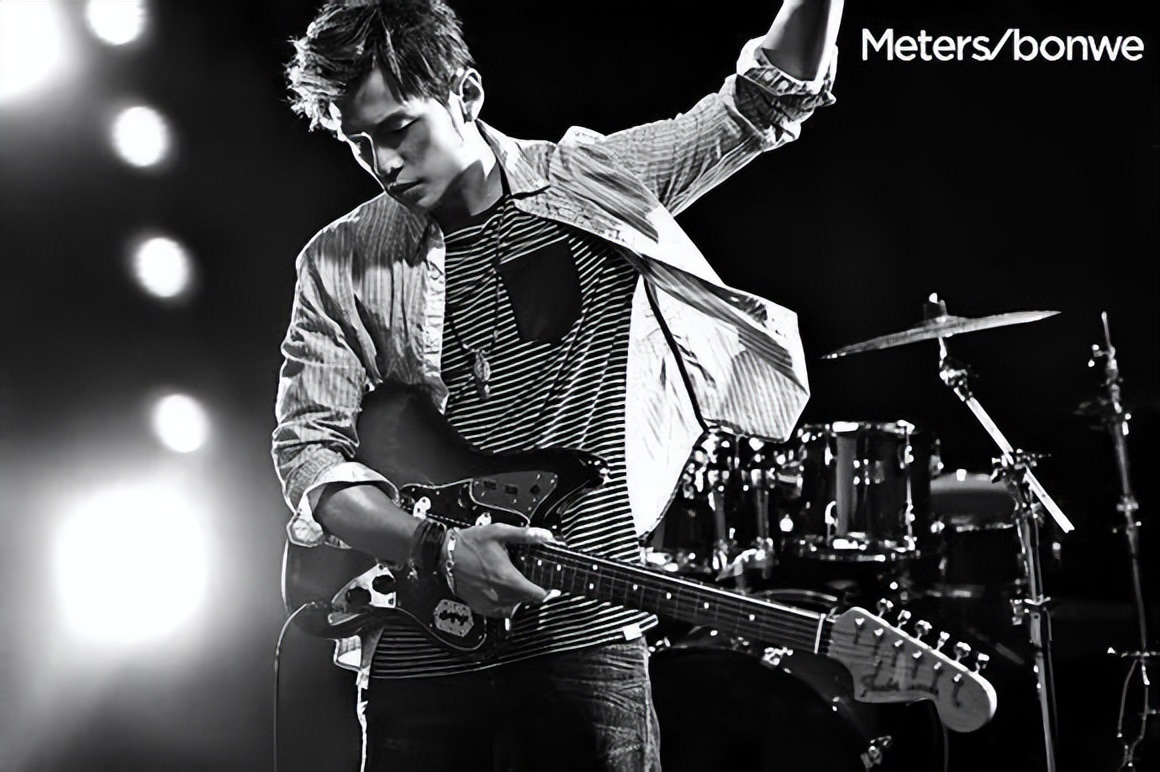 周杰伦美特斯邦威冲锋衣,美特斯邦威为啥不用周杰伦