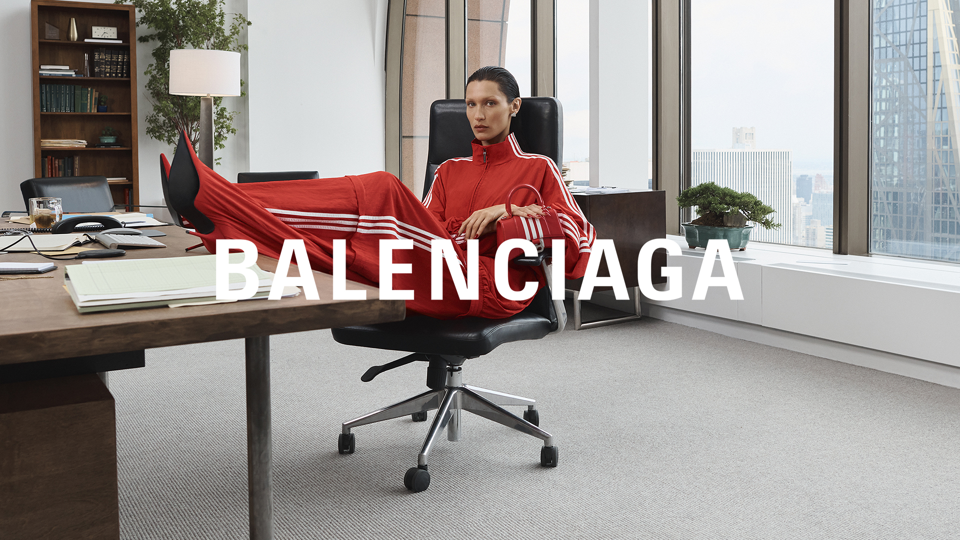 年末最受瞩目的联名！Balenciaga与adidas系列登场