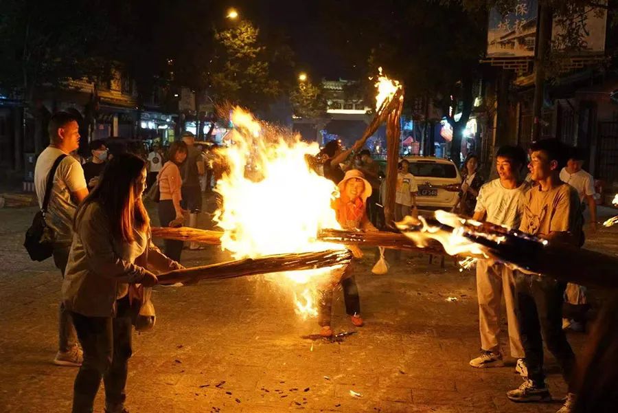 中国流浪女在新西兰,中国姑娘在新西兰街头流浪