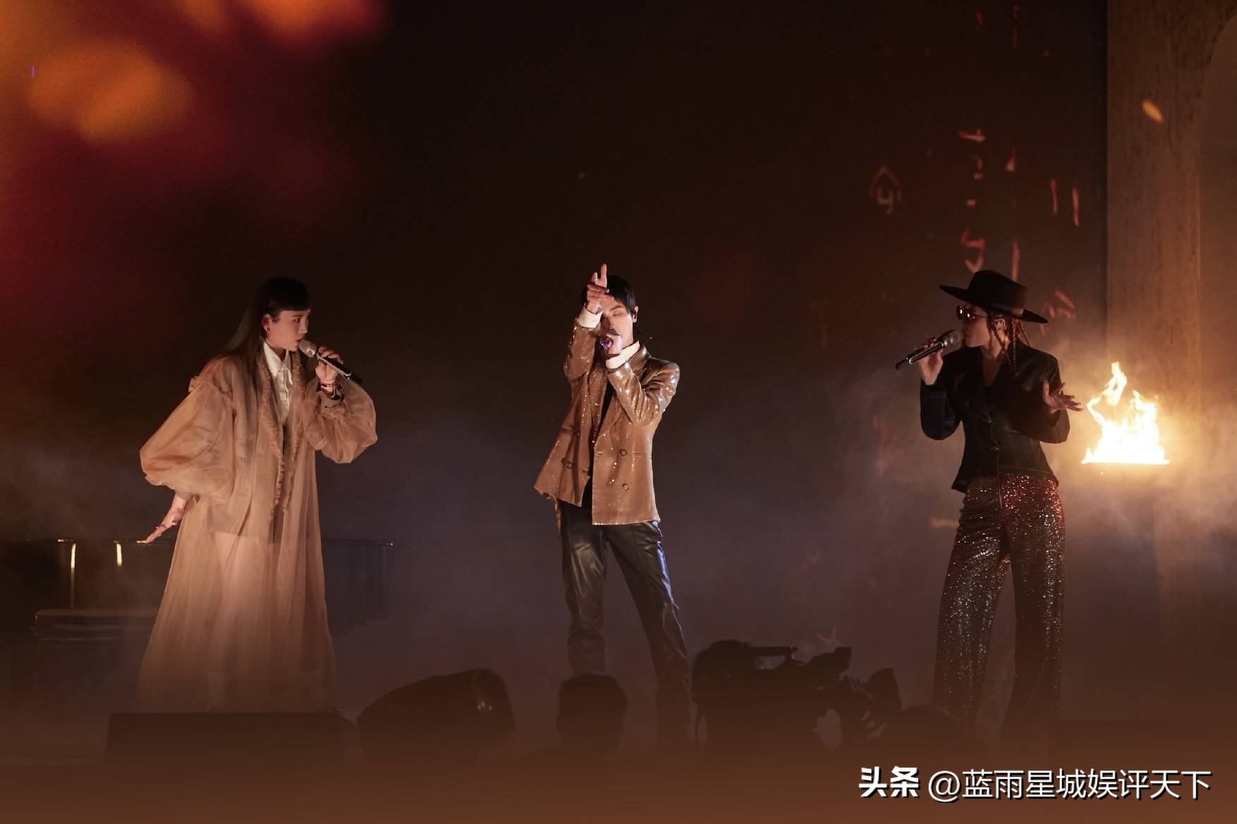 张杰身骑白马声生不息歌词啥意思,身骑白马张杰完整版声生不息伴奏