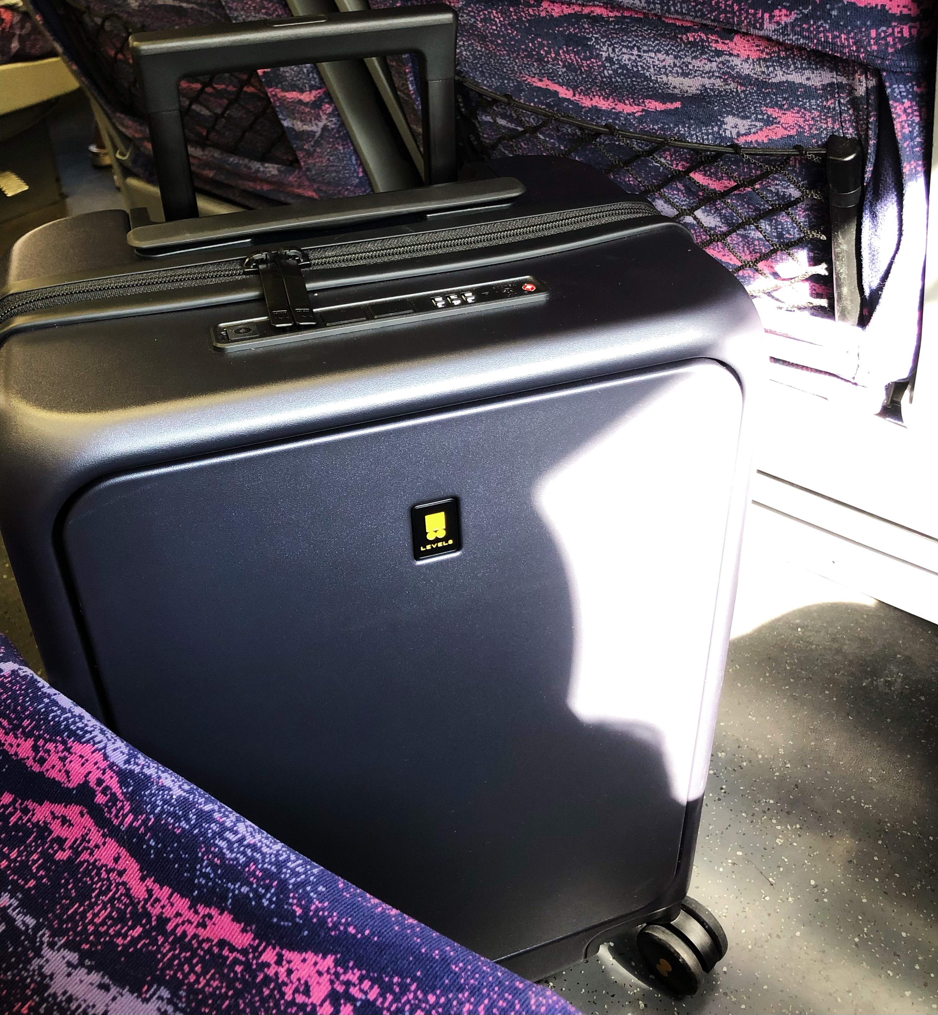 前置开口18寸拉杆旅行箱,这么拉风的旅行箱你见过吗