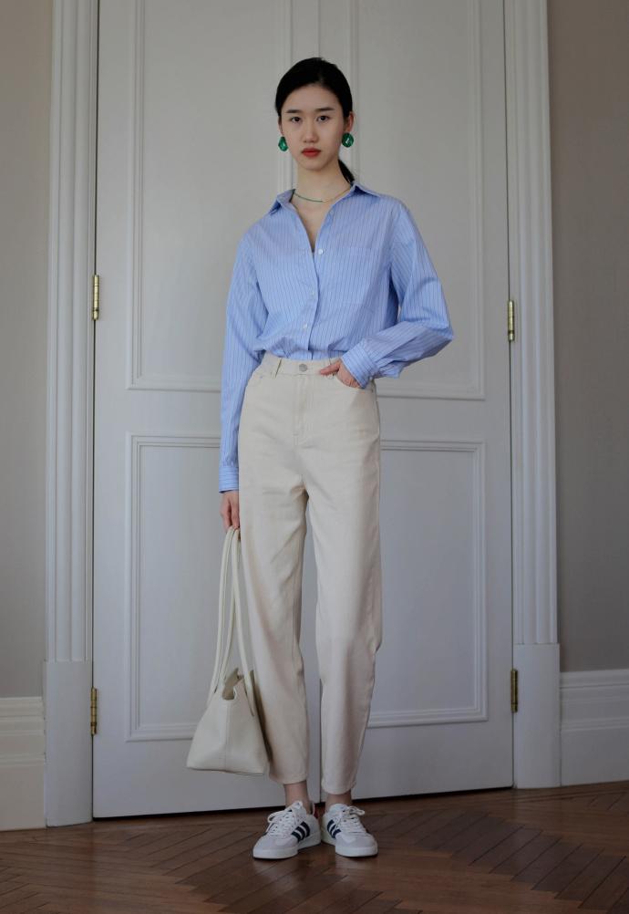 宽松垂直感白衬衣怎么穿出高级感,白衬衣在秋冬要怎么穿才时髦呢