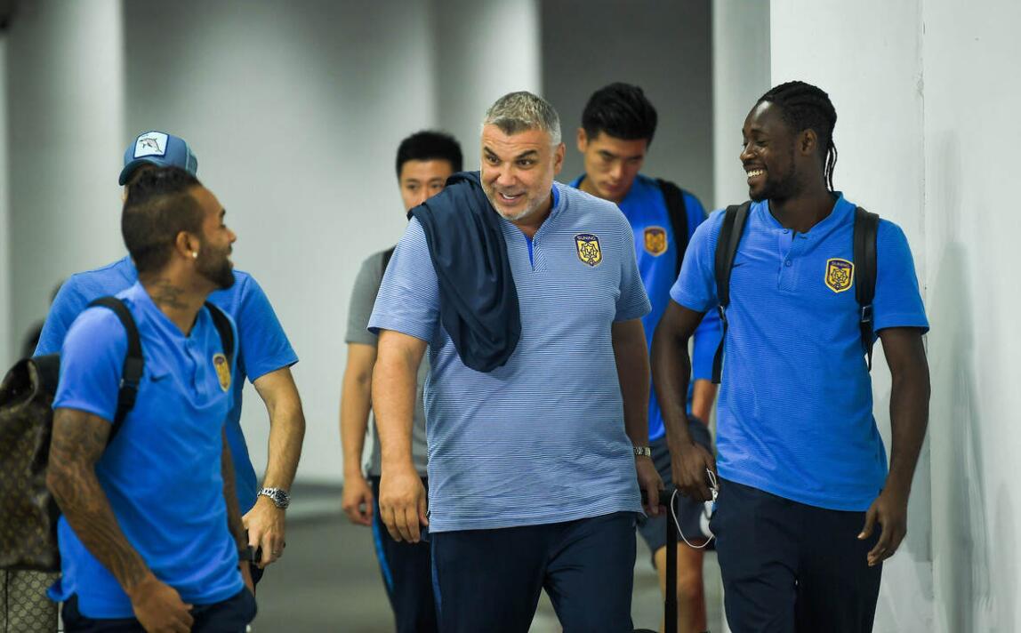 他是中国足球的救世主？曾带领江苏苏宁夺得中超冠军，如今解散了