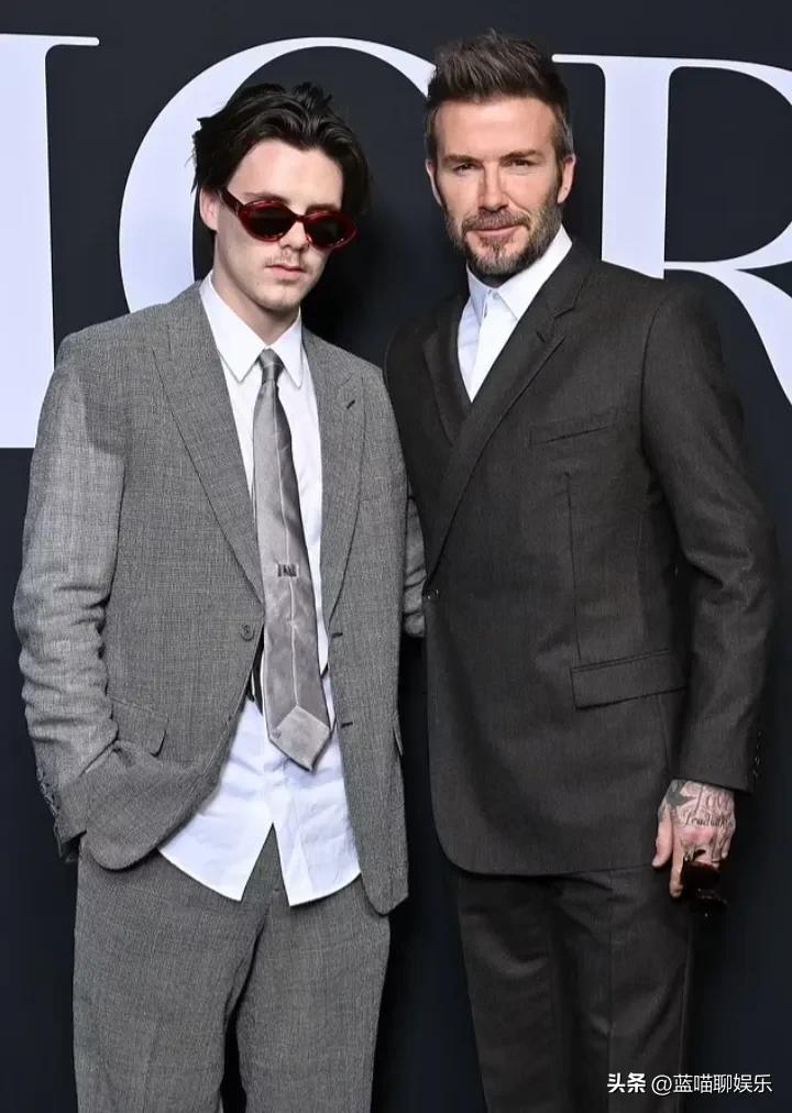 贝嫂穿v领礼服裙,贝嫂礼服图片