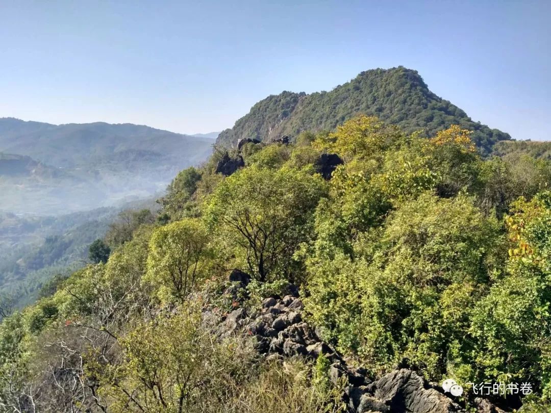 攀普洱天壁山之西门崖子：一日凌云出，群山齐失自高心