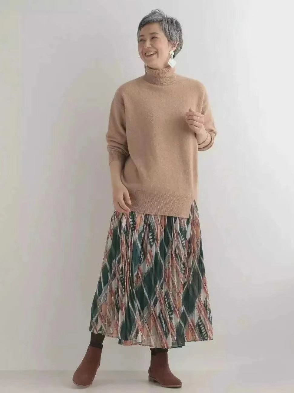 冬裙子里面的打底裤怎么搭配,裙裤开春这样穿清新又有质感