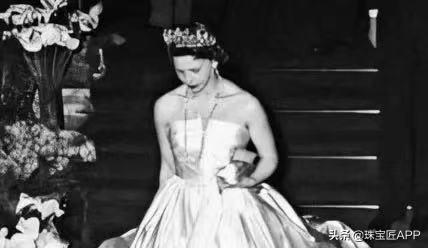 欧洲皇室珠宝冠冕,拿破仑帽300年