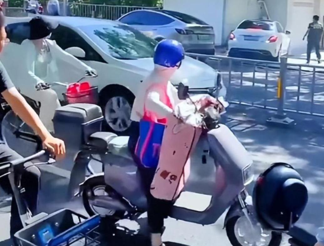 撞死你没商量宁波女司机撞死男子，撞了五次后淡定下车离开