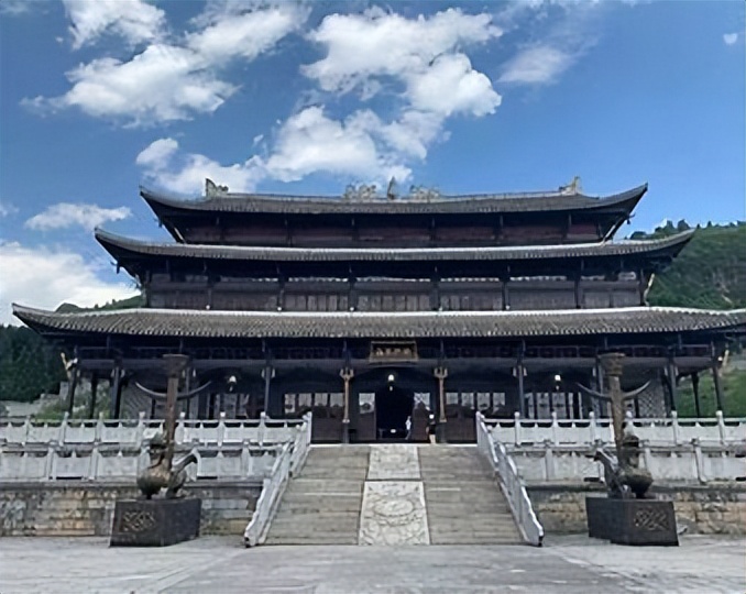 中国最后土皇帝，控制领土1500平方公里，拥有*队军**，世袭到1955年