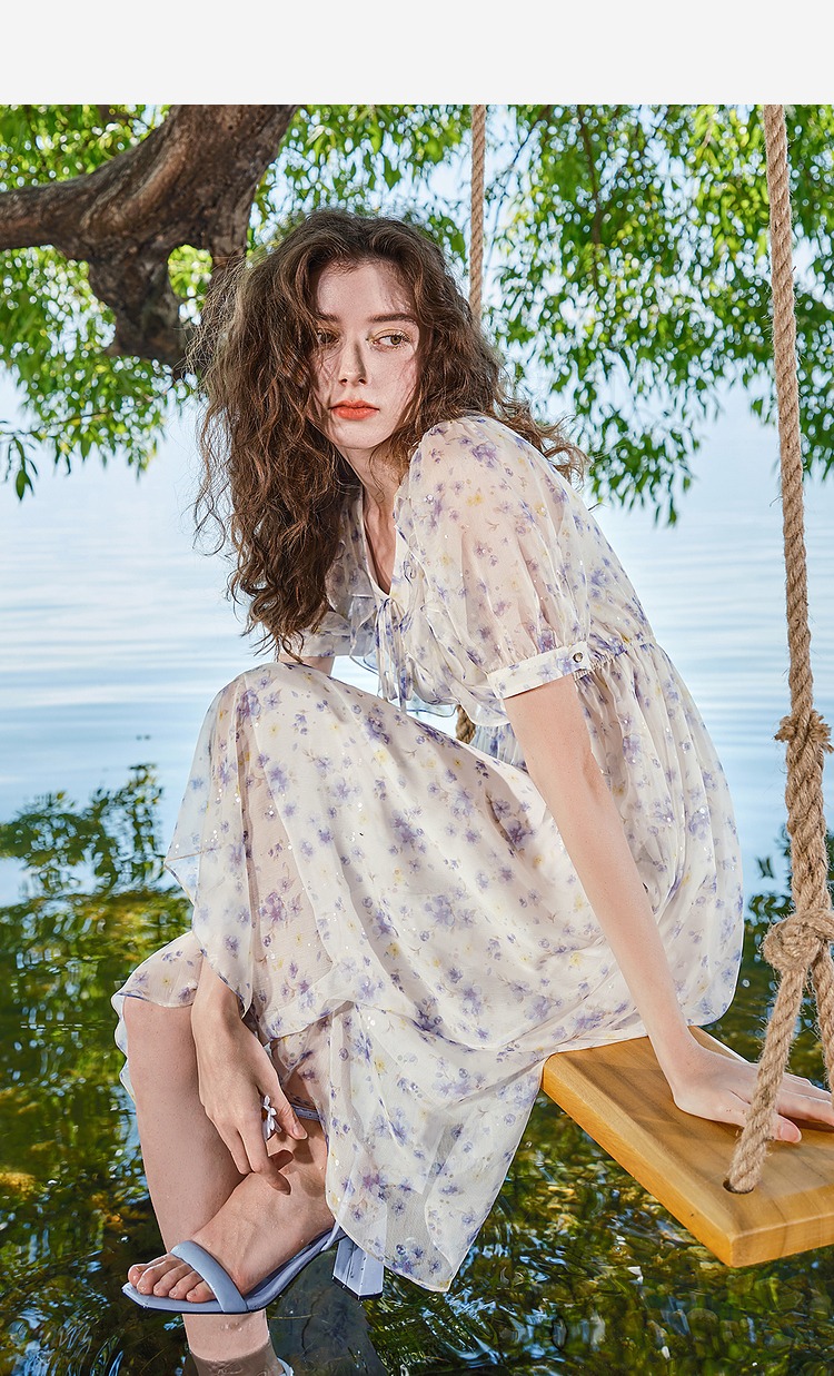 夏天短裤面料雪纺好还是牛仔好,雪纺的面料夏天穿着非常的舒适