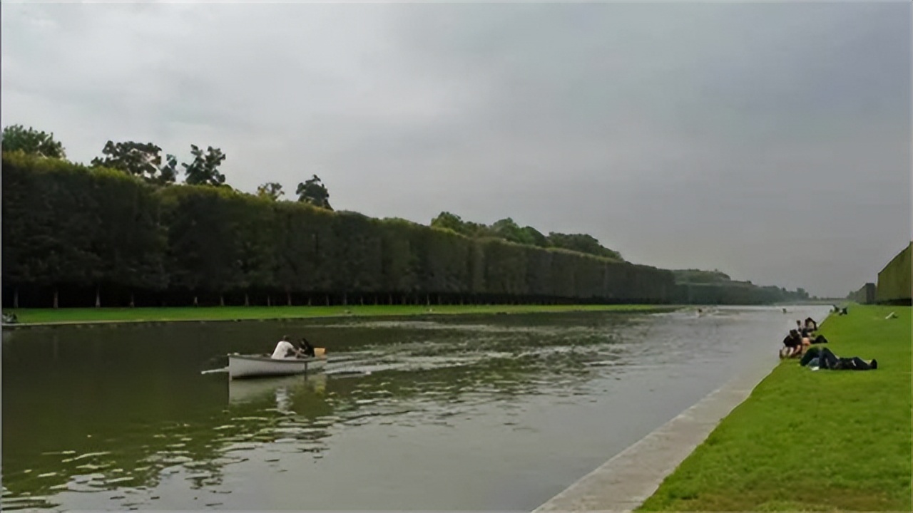 风情万种的国王*妇情**，买钻石买到国库亏空，最终丧命断头台