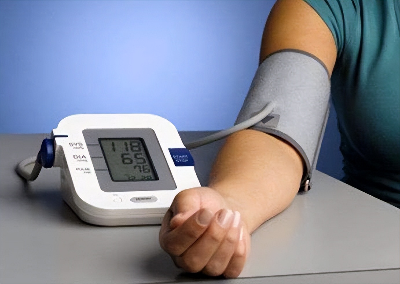 50岁高压150低压100严重吗,高压160低压100严重吗要不要住院