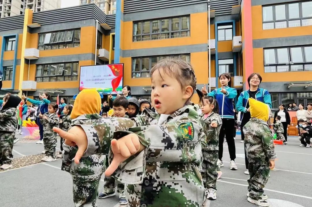 童心系国防共筑强军梦—郑东新区龙翔第四幼儿园春季亲子运动会