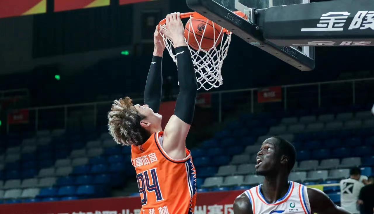 李春江带领广东宏远03年第一冠,李春江带领上海战胜广厦