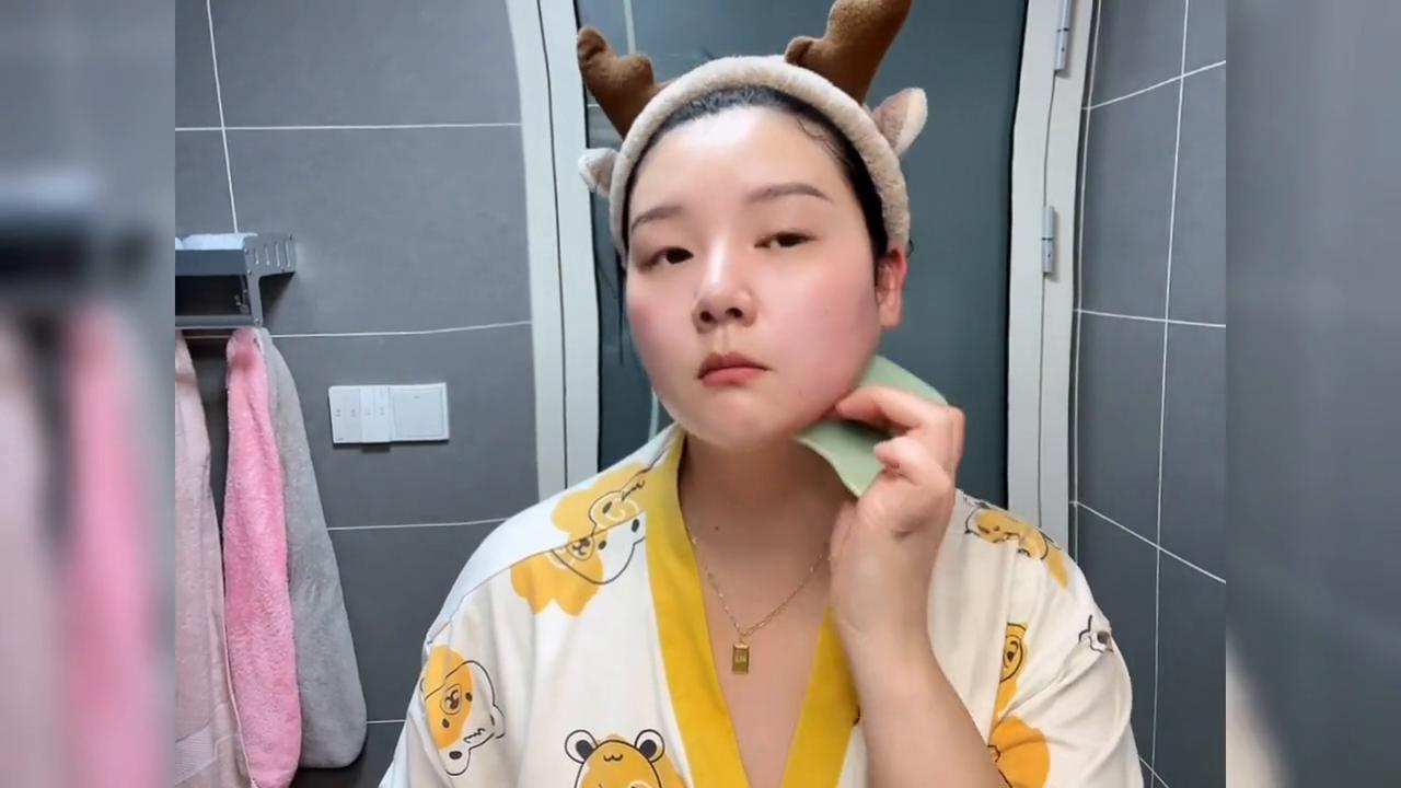 面部刮痧精华油使用视频,面部刮痧精华油