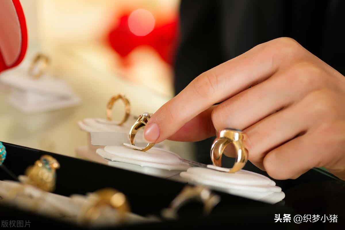 为什么很多人买黄金而不喜欢买玉,为什么有人买的黄金赚不了钱