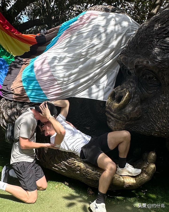 男网红接吻,中国男网红和粉丝亲吻