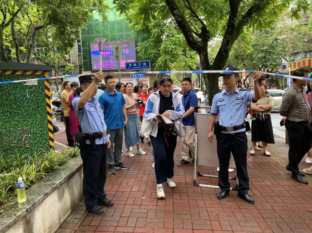 加油吧青年直击高考现场,加油吧少年高考首日现场直击