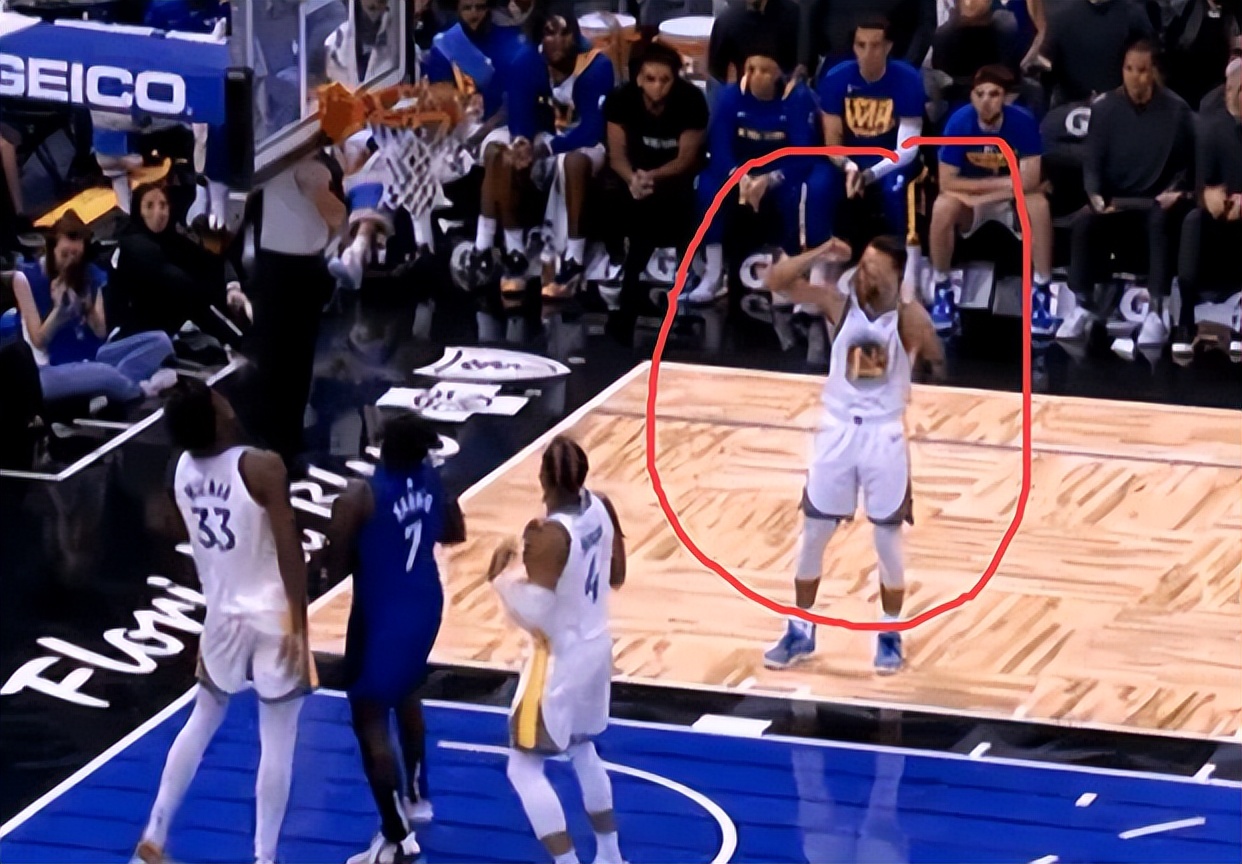 怀斯曼篮板,怀斯曼抢不过后卫