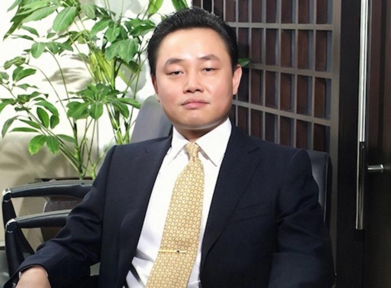 张志铭：曾给黄光裕当司机，因帅气被首富妹妹看中，赚到65亿身家