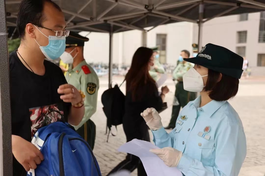 怎么看军队文职考什么科目,大三下学期可以报考军队文职吗