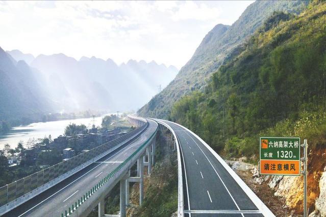 多地高速公路路牌由中英文改,高速公路规范化中英文标牌大更新