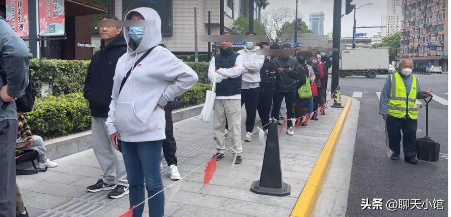 “上海女全款600买天价吐司面包”遭群嘲：你媚外的样子真的很丑