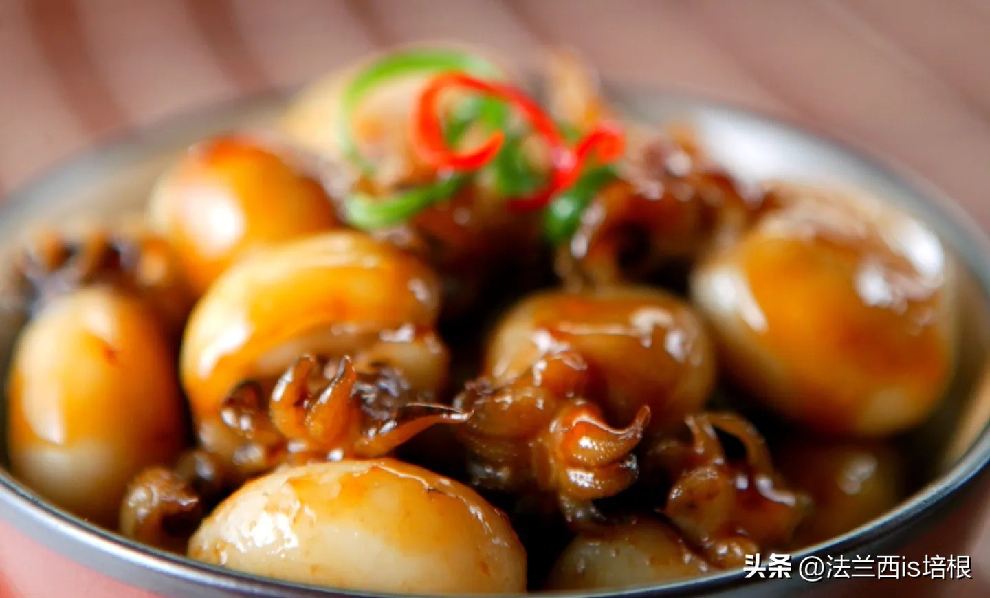 女子煮墨鱼没放墨汁似熬沥青,女子首次煮墨鱼没倒墨汁似熬沥青