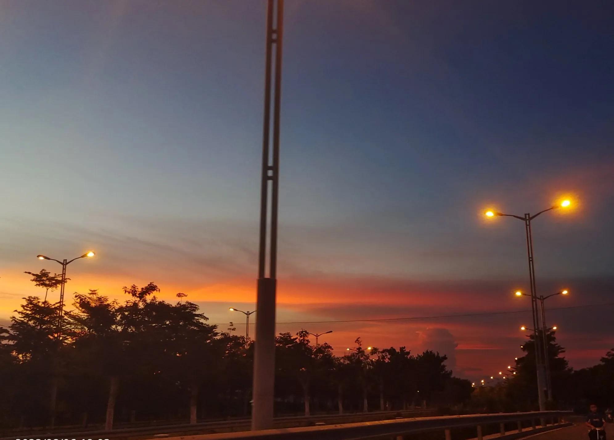 天高云淡深秋风景图片,下雨天看海看风景图片