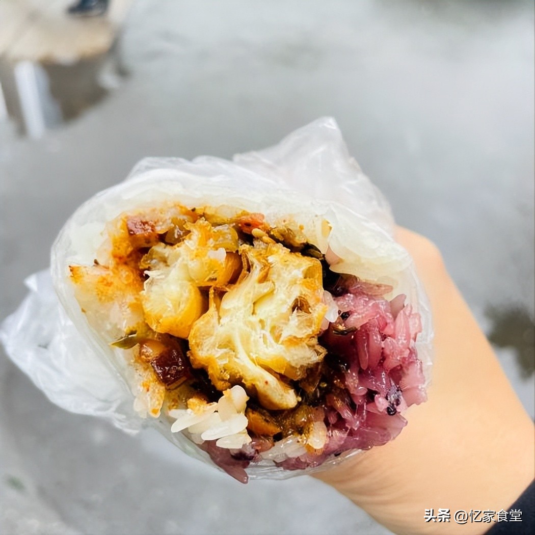 山西小伙来武汉，在路边点了一份早餐：原谅我没见过世面，吃不下