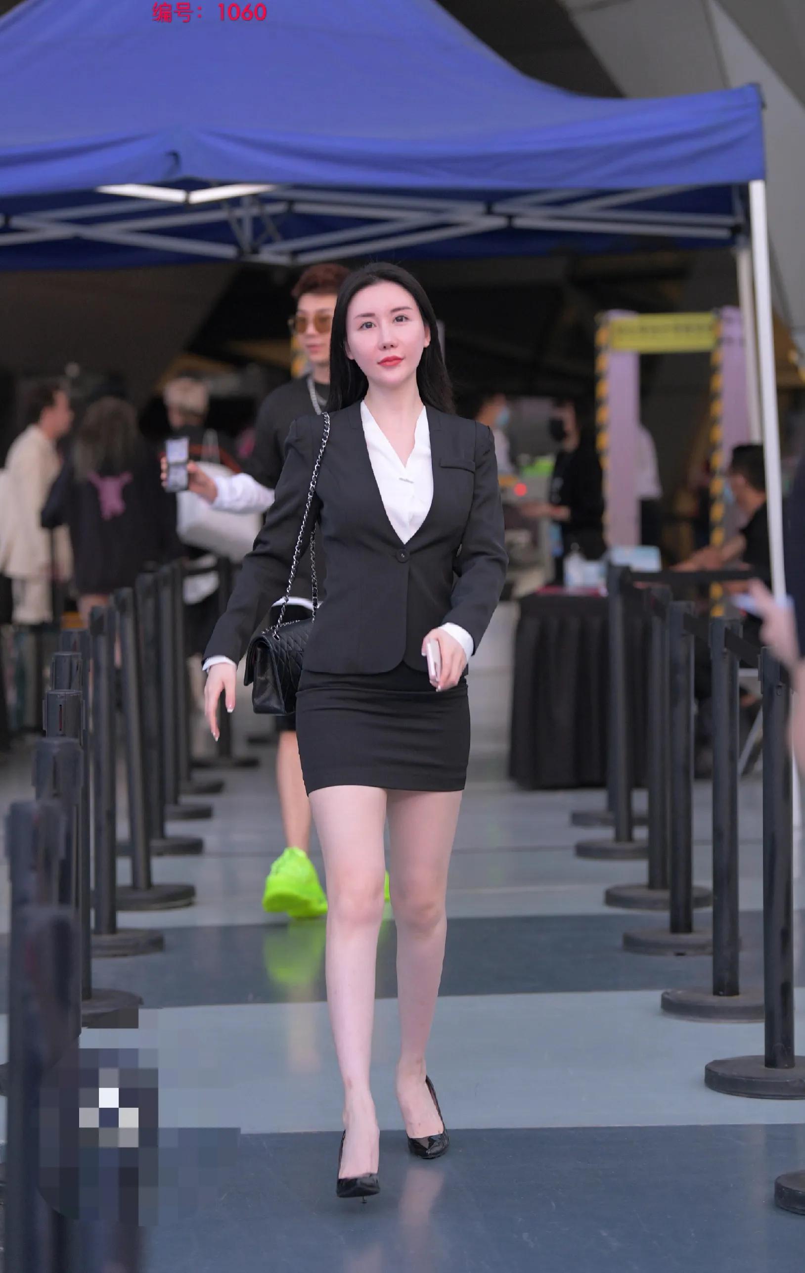 职业装女性套装怎么穿减龄,职业装女性时尚潮流高端