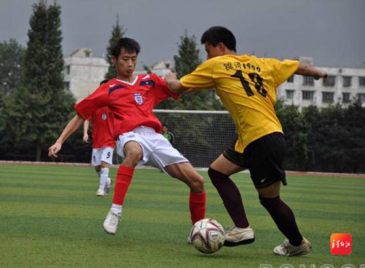 迎大运动起来丨从炼钢到练球，看青白江区足协会长的激情人生