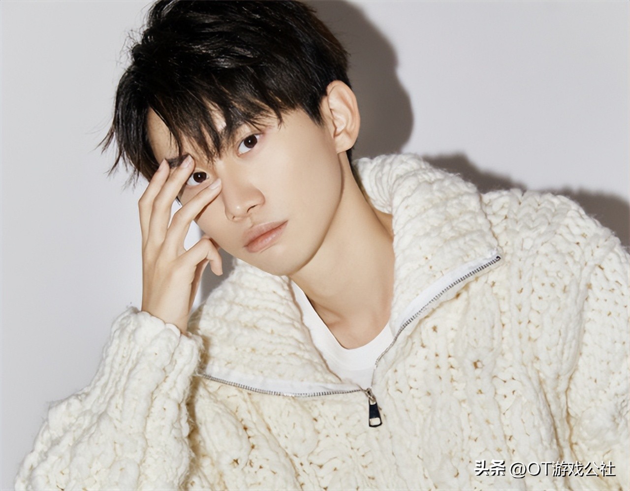 我怎么觉得希然和余霜长得好像,希然和余霜的区别