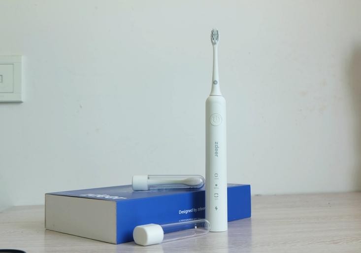 如何使用声波电动牙刷,声波电动牙刷使用正确方法