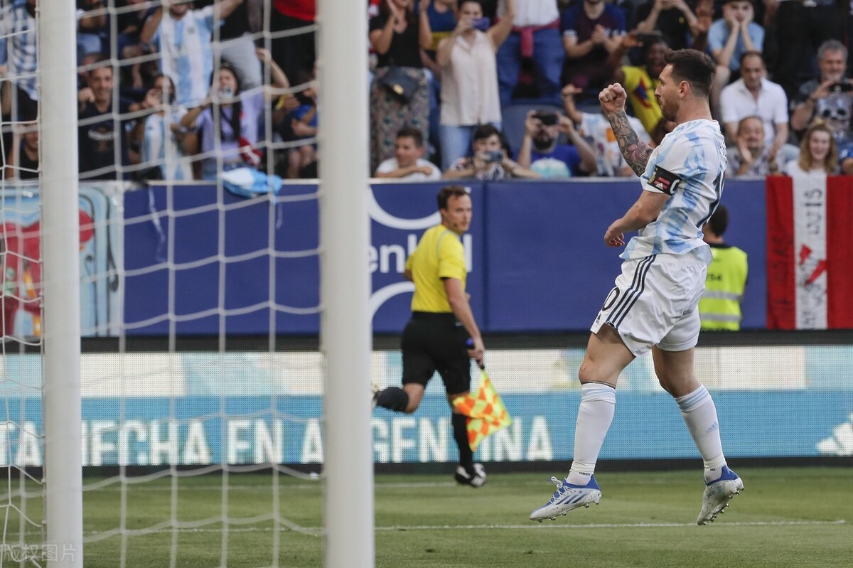 梅西c罗单场任意球双响合集,国际友谊赛梅西五子登科