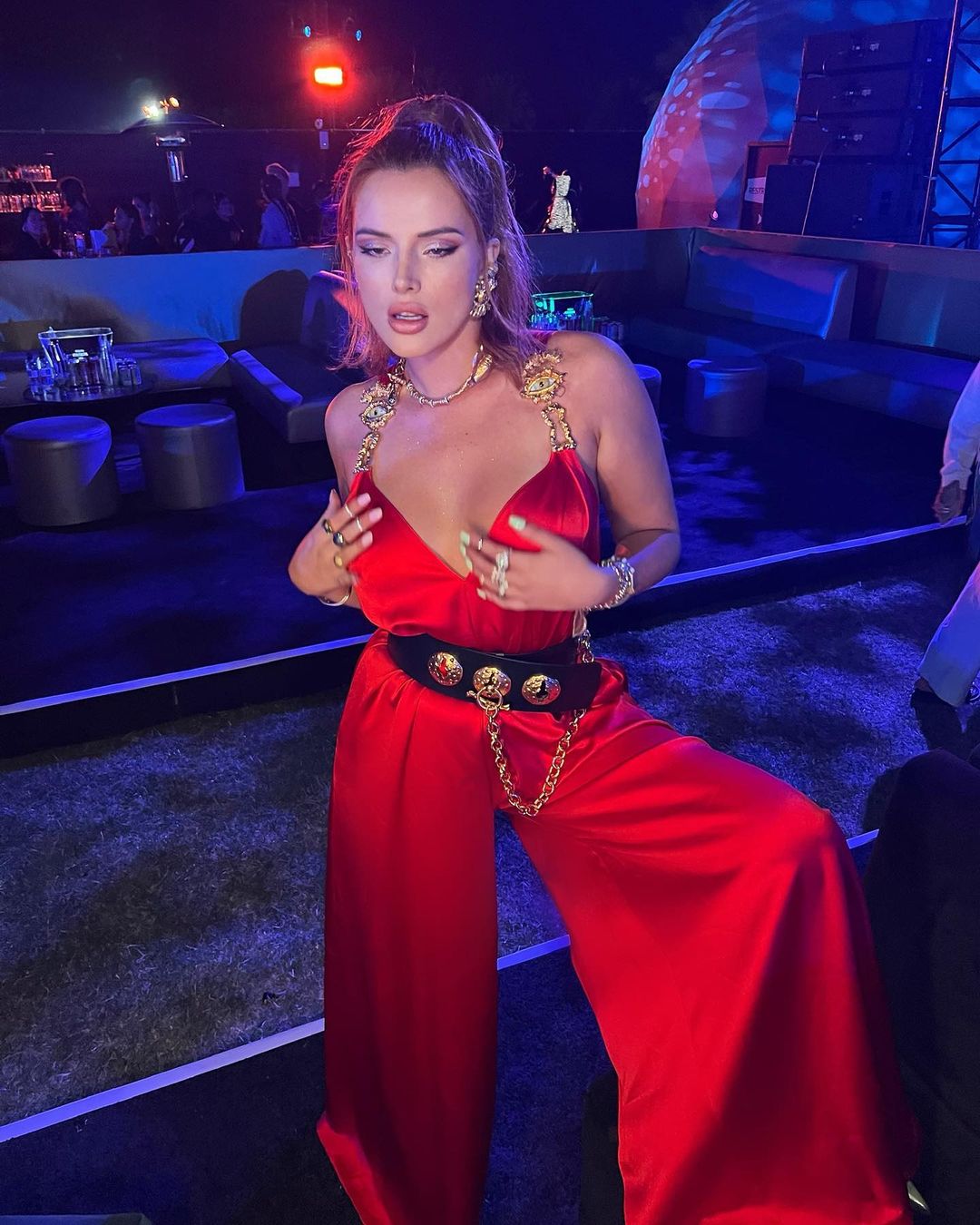 贝拉索恩街拍照,女星贝拉索恩bellathorne近照