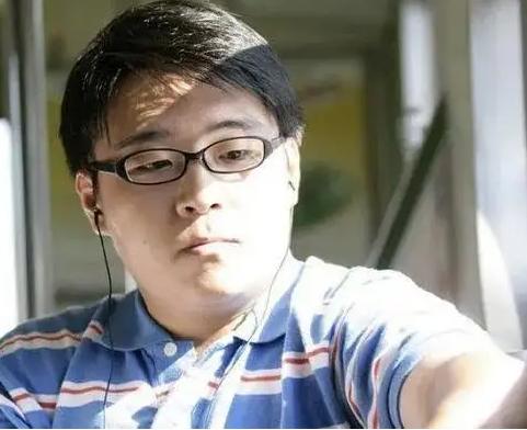 童星4岁身价千万成年街头打工,郝邵文现状曝光