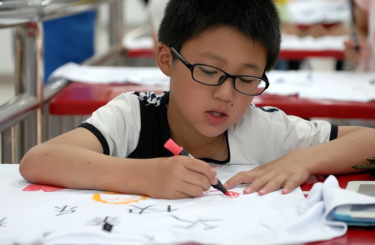 “大家就当没看见”!男家长群里发错消息无法撤回,简直没眼看