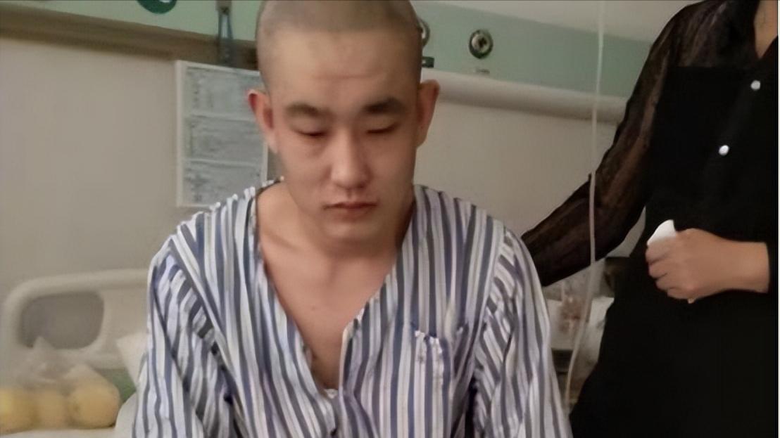 手腕骨肉瘤症状,18岁男孩肩膀骨肉瘤