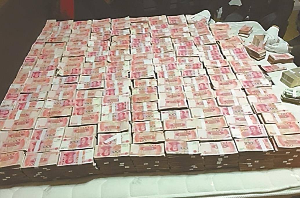 小伙发现彩票规律80亿,28岁小伙靠彩票一年80亿