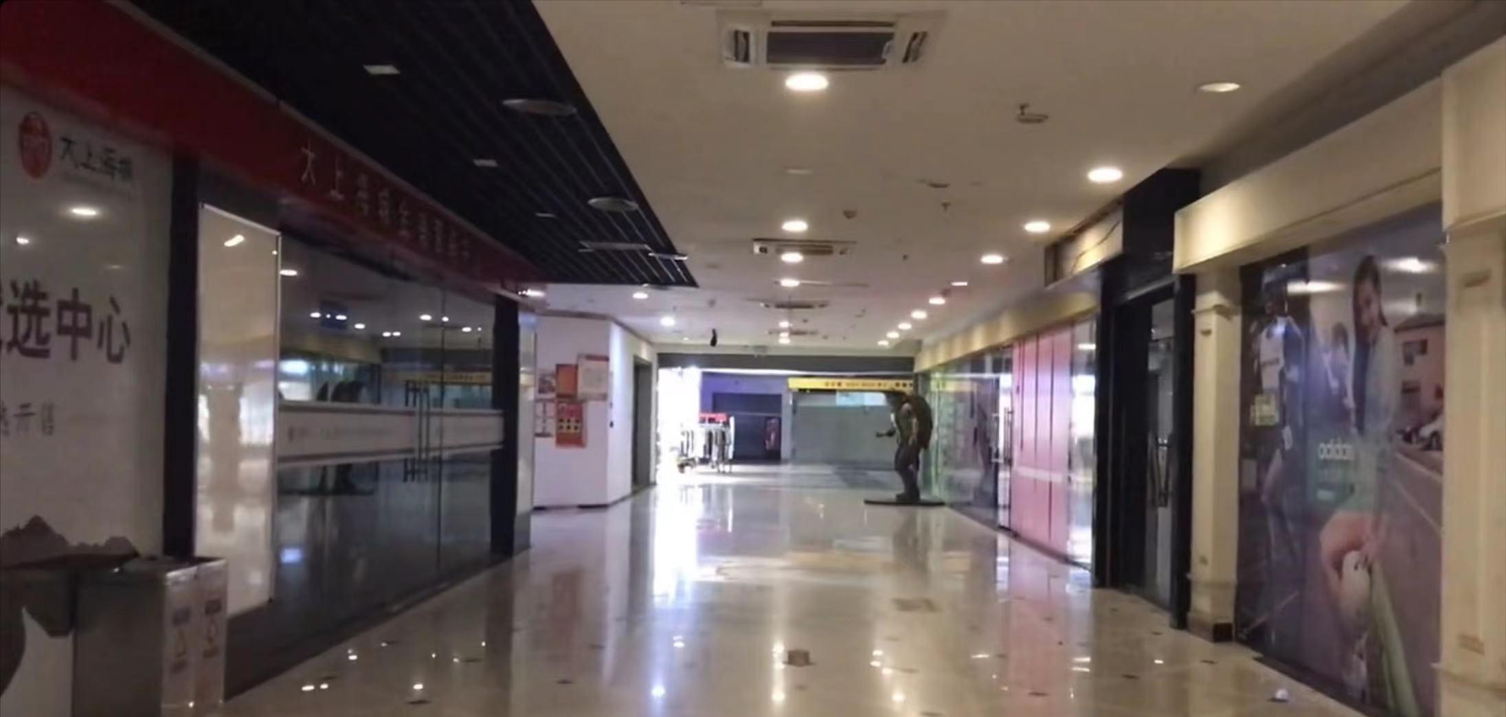 昔日繁华地带如今冷冷清清,昔日繁华的城市如今变得冷冷清清