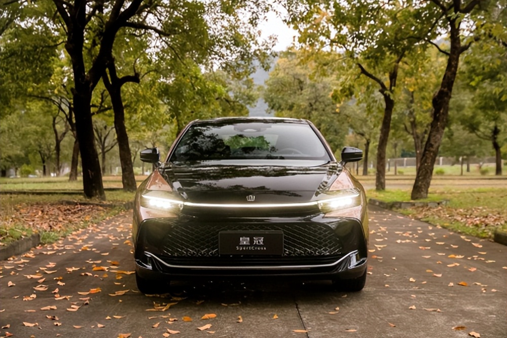 皇冠sportcross2023双擎2.4t,皇冠sportcross动态测评